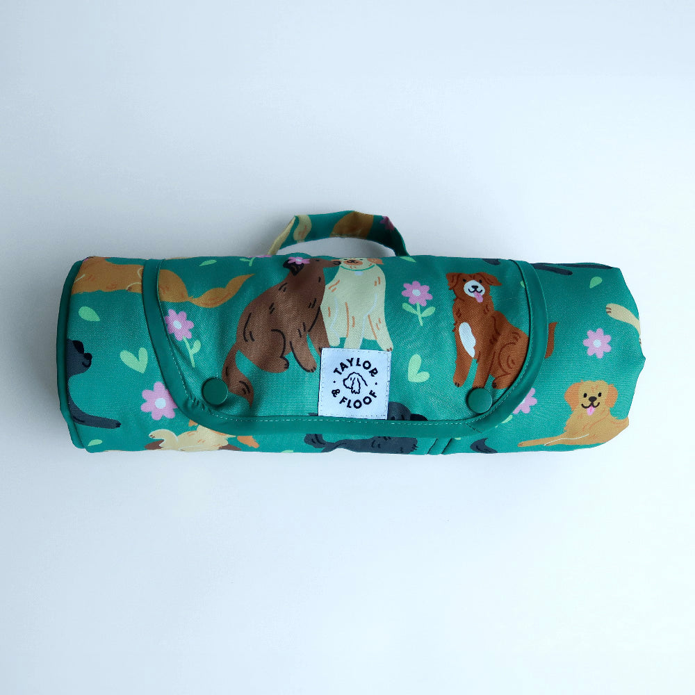 Dark teal settle mat for dogs featuring retriever illustrations labs, goldens, tollers, and flat coat retrievers.