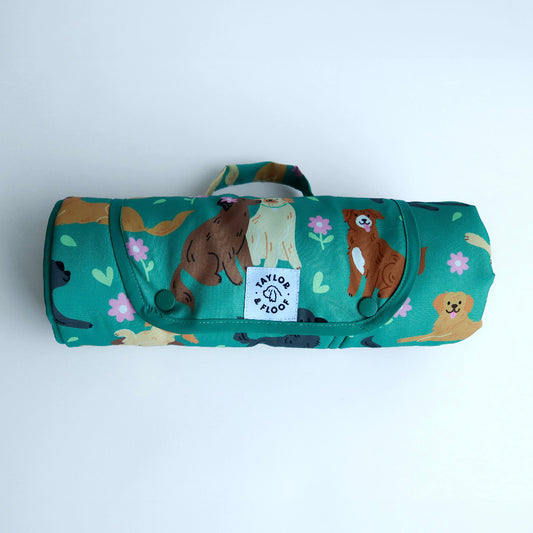 Dark teal settle mat for dogs featuring retriever illustrations labs, goldens, tollers, and flat coat retrievers.
