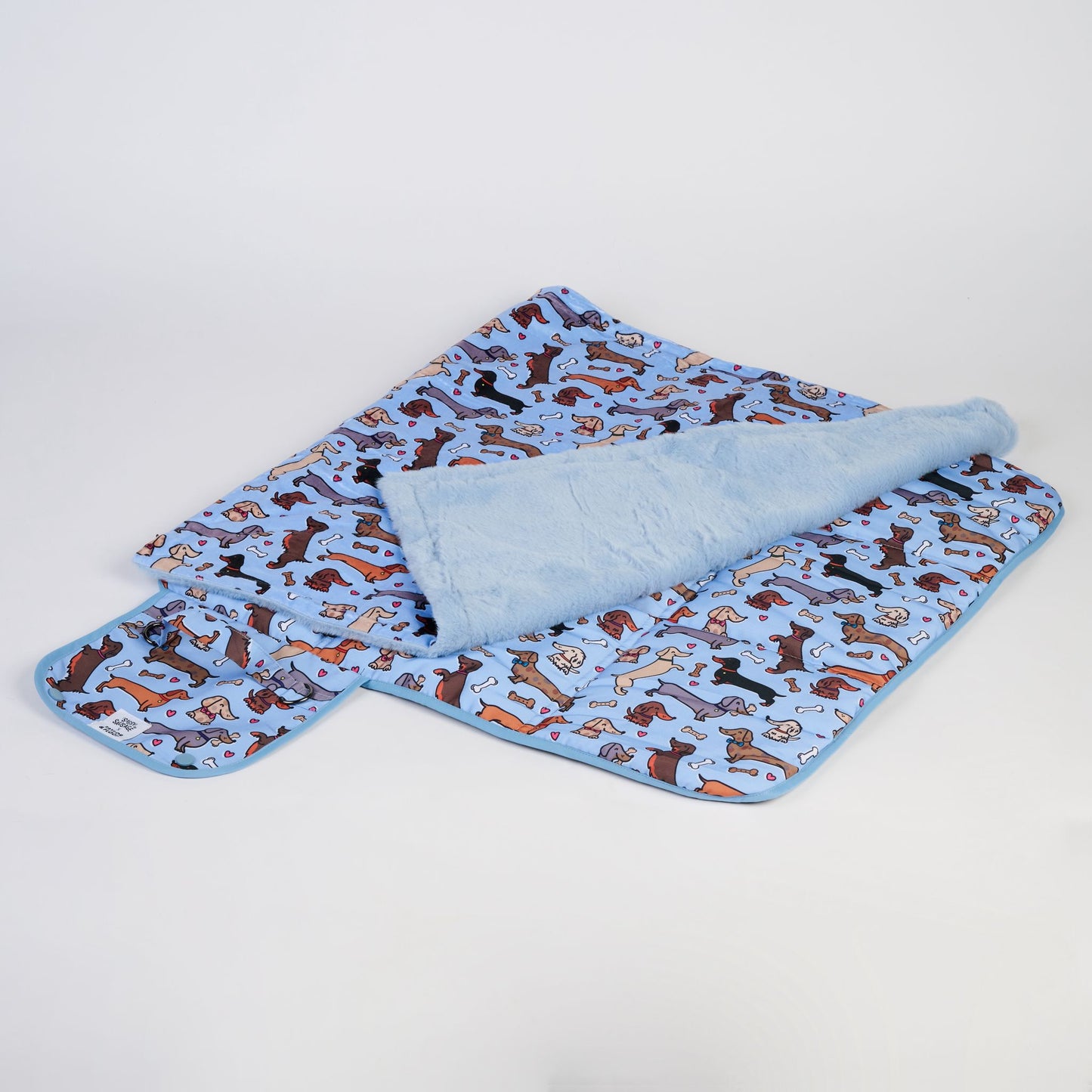 Close up of Pitta Pocket dog mat showing soft fur blanket lining for extra comfort. Perfect for dachshunds.