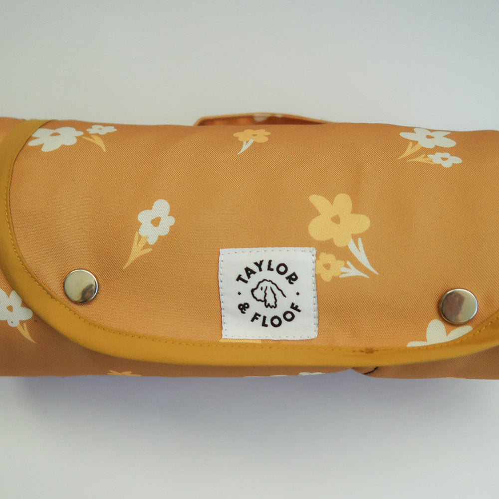 Bright Yellow & Cream Flower Dog Mat – Cozy & Washable Settle Mat for Home & Travel